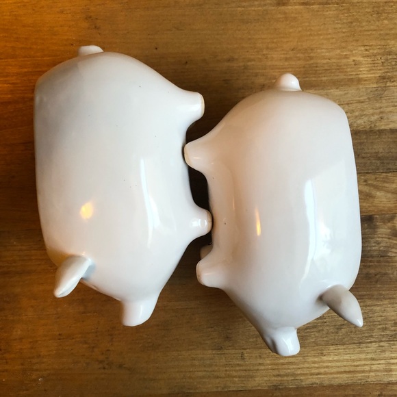 Two White Ceramic Piggy Pots, Pig Shaped Planters, Excellent Condition, Set of 2 - Picture 5 of 12
